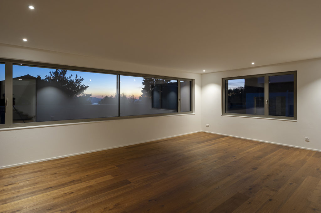 Wohn-und Geschäftshäuser-Ottenhofenstrasse 33-35-37-MO-Architektur-Uznach-Linthgebiet-Ostschweiz-Fenster mit Glasstoss Wohn-und Geschäftshäuser-Ottenhofenstrasse 33-35-37-MO-Architektur-Uznach-Linthgebiet-Ostschweiz-Fenster mit Glasstoss